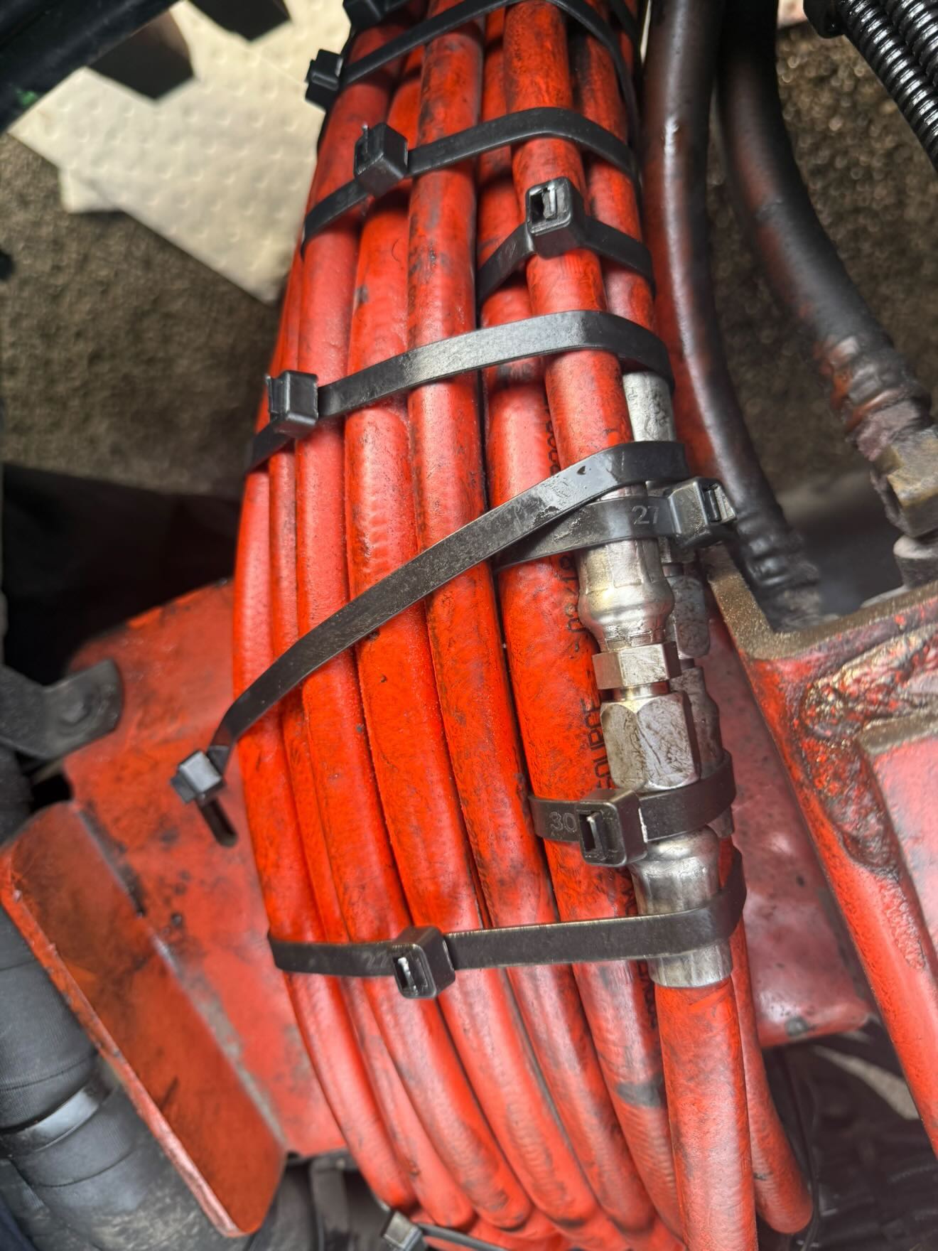 Hydraulic couplers replaced on a hose bundle